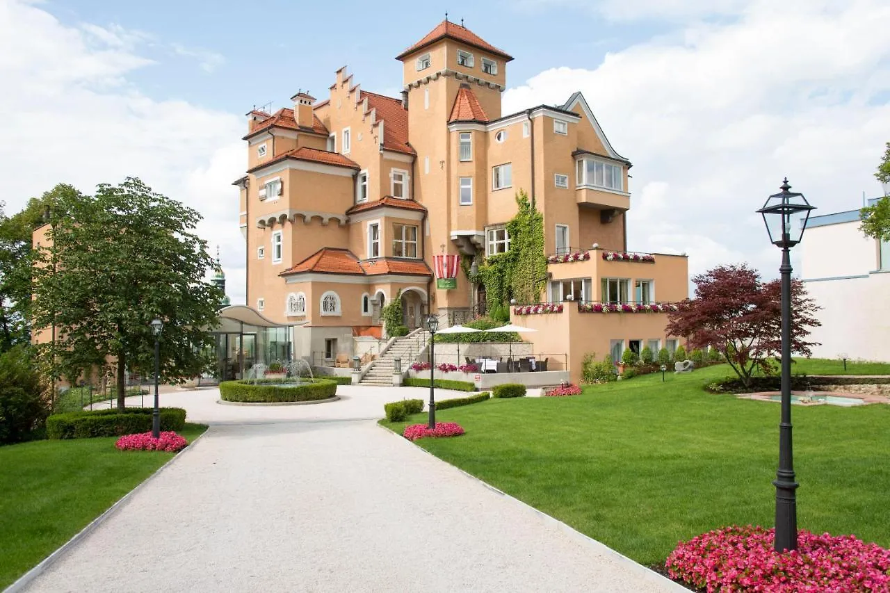 *****  Hotel Schloss Moenchstein Salzburg Ausztria