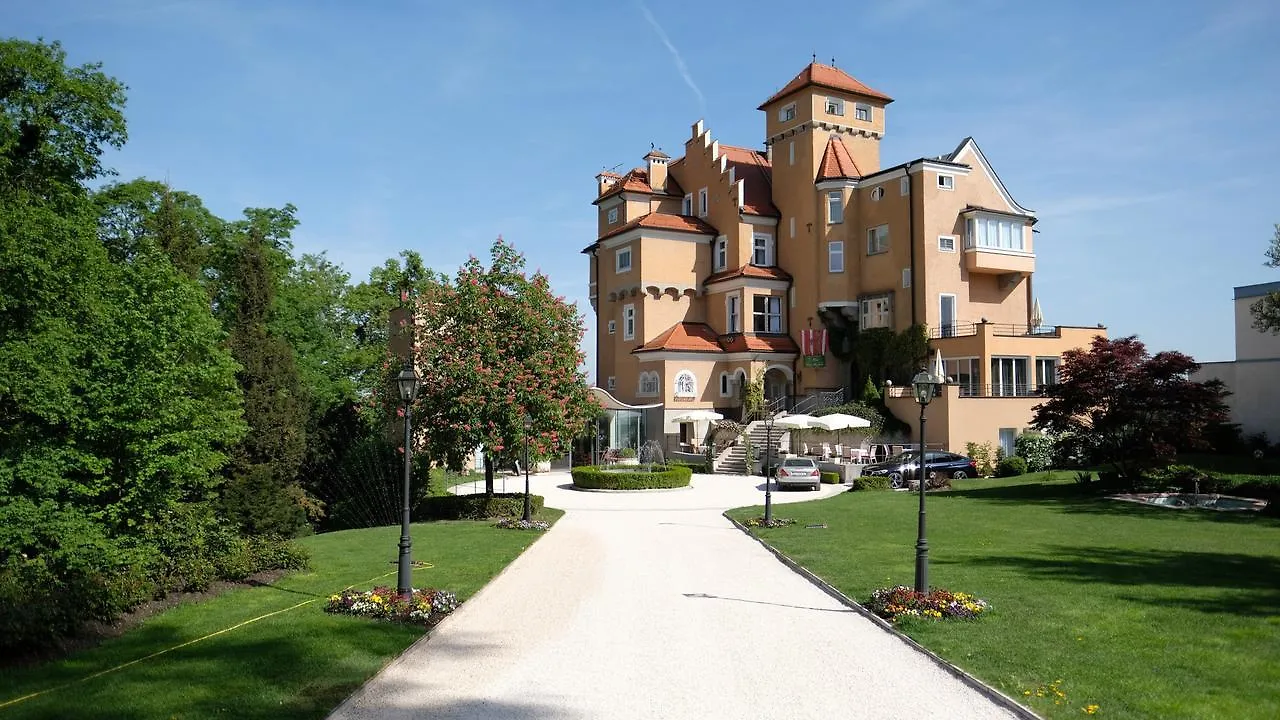 Hotel Schloss Moenchstein Зальцбург 5*,  Австрия